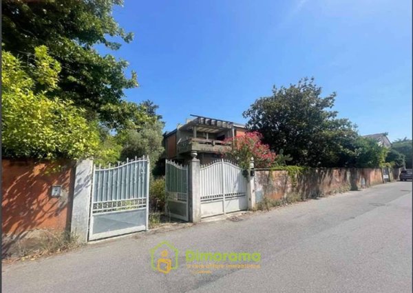 appartamento in vendita a Carrara in zona Marina di Carrara