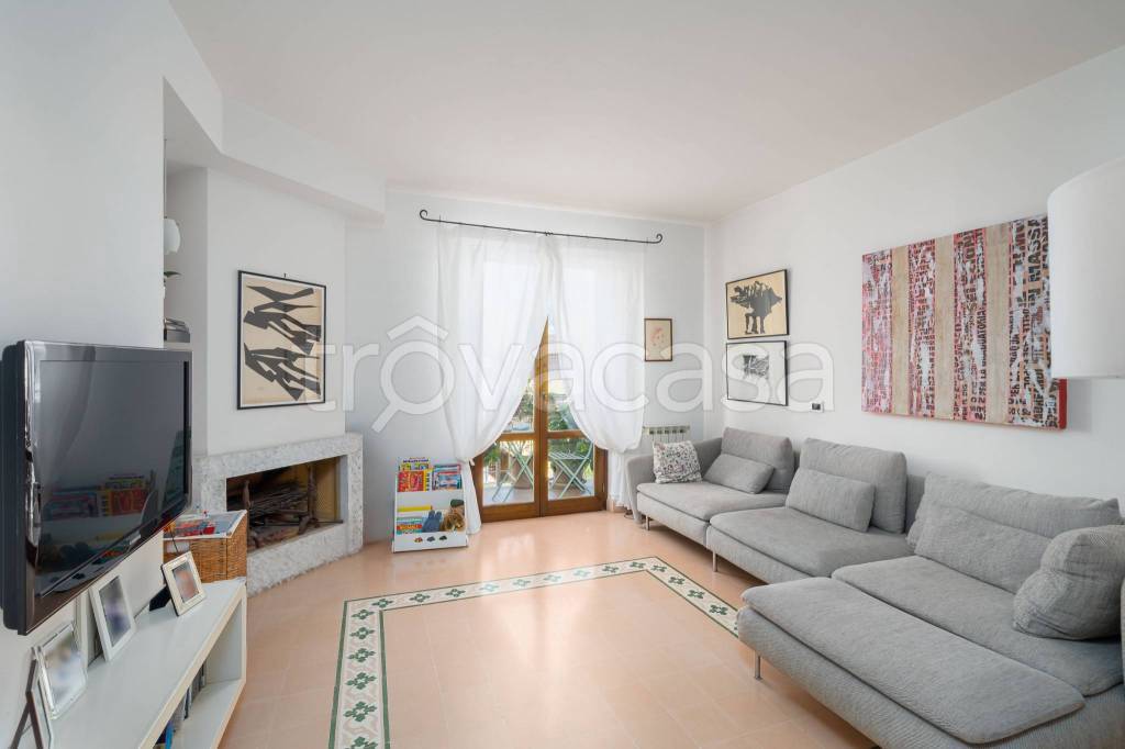 appartamento in vendita a Carrara in zona Marina di Carrara
