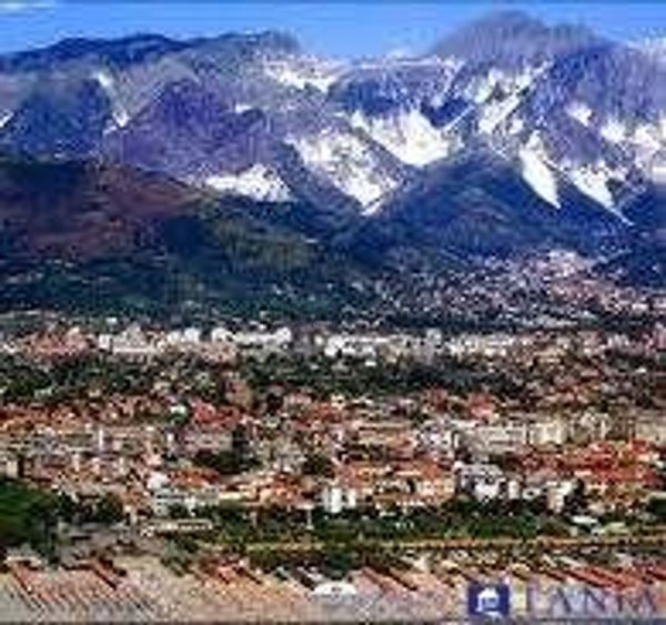 appartamento in vendita a Carrara in zona Marina di Carrara
