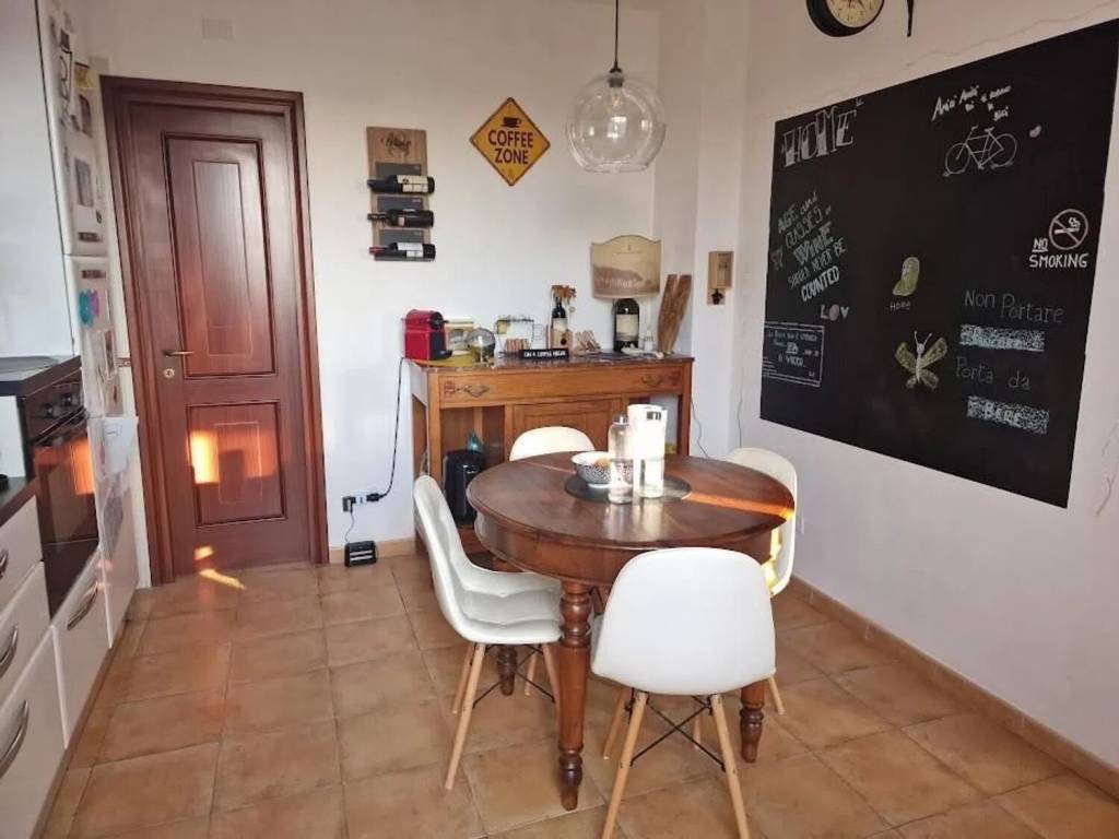 appartamento in vendita a Carrara in zona Marina di Carrara