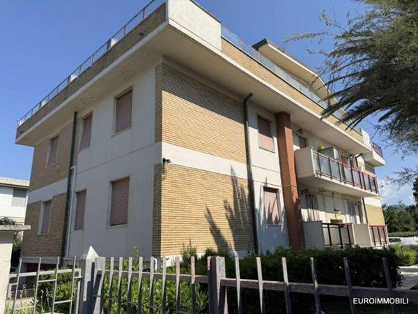 appartamento in vendita a Carrara in zona Marina di Carrara