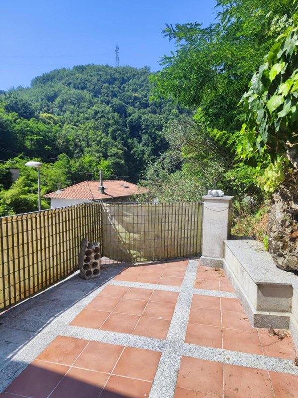 casa indipendente in vendita a Carrara in zona Miseglia