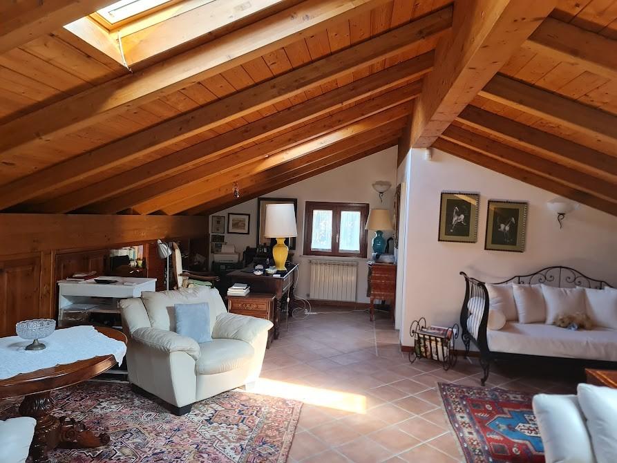 casa indipendente in vendita a Carrara in zona Marina di Carrara