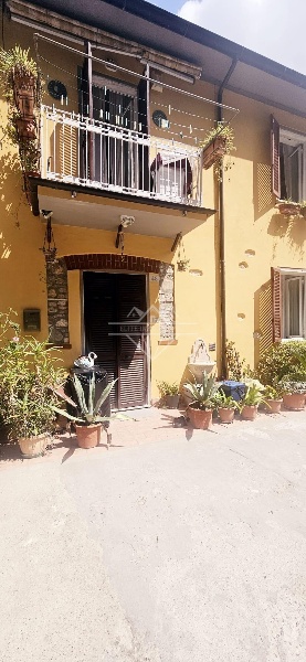 casa indipendente in vendita a Carrara in zona Sant'Antonio