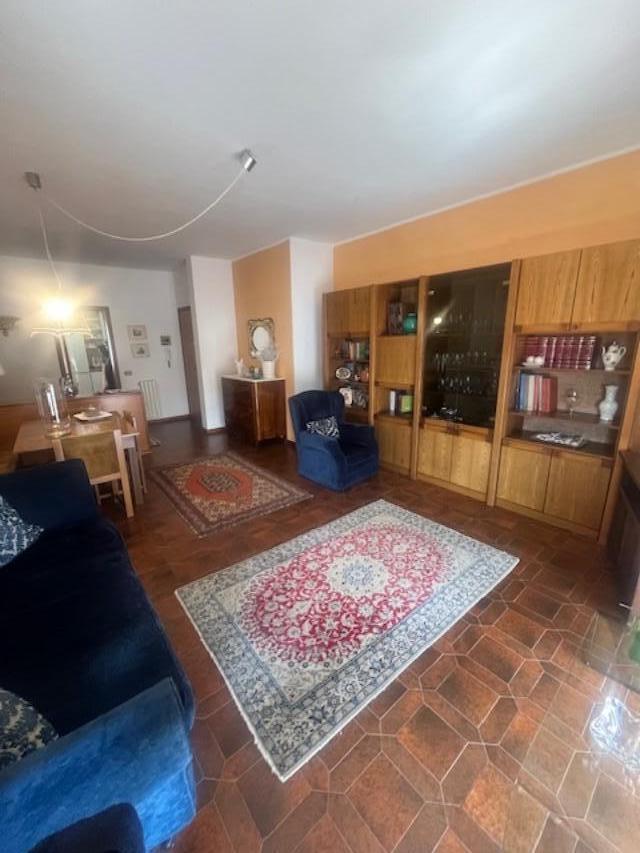 appartamento in vendita a Carrara in zona Marina di Carrara