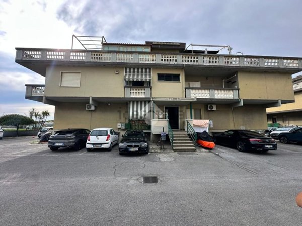 appartamento in vendita a Carrara in zona Marina di Carrara