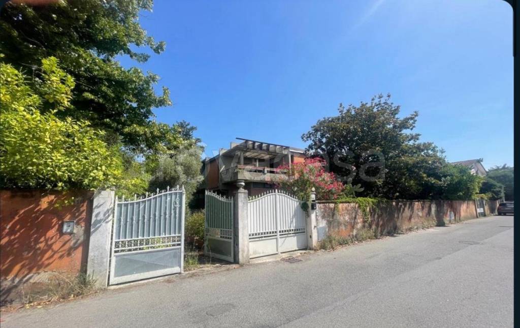 casa indipendente in vendita a Carrara in zona Marina di Carrara