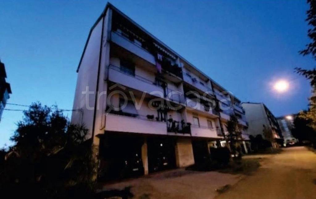 appartamento in vendita a Carrara in zona Avenza