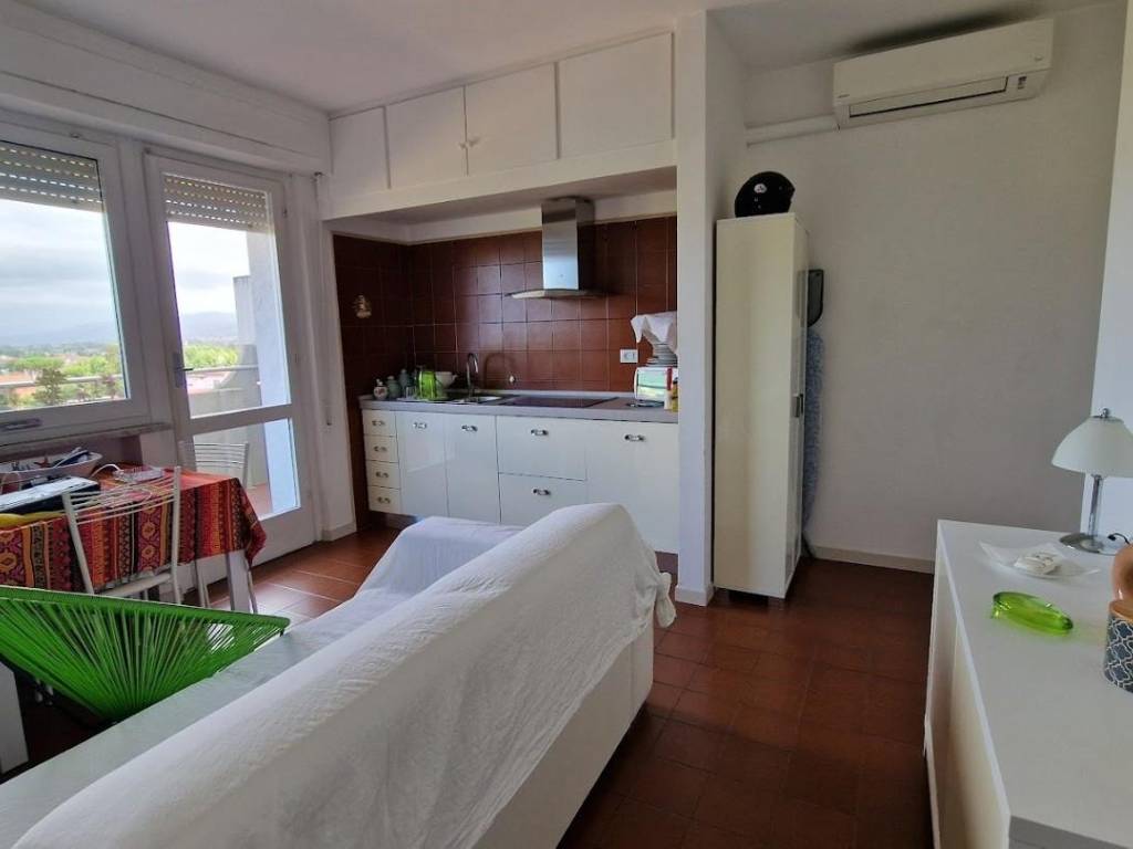 appartamento in vendita a Carrara in zona Marina di Carrara