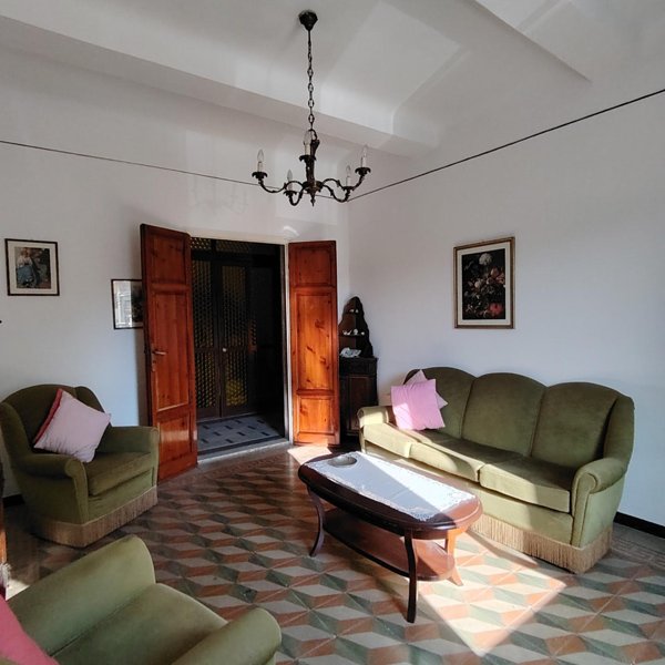 casa indipendente in vendita a Carrara in zona Codena