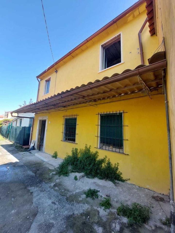 casa indipendente in vendita a Carrara in zona Marina di Carrara