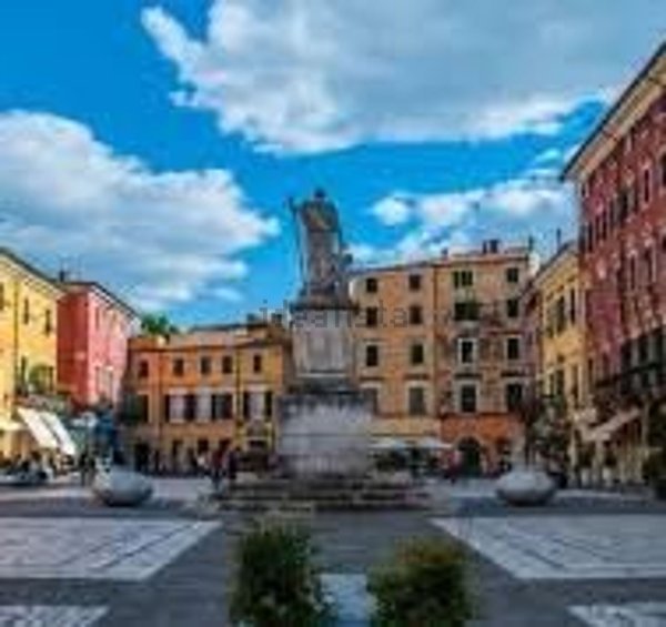 appartamento in vendita a Carrara in zona Marina di Carrara