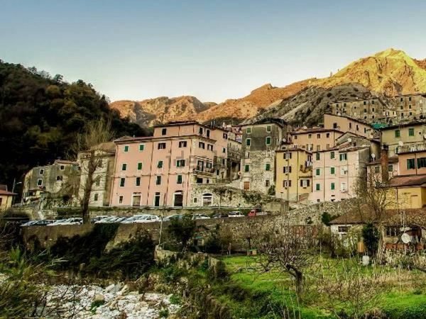 appartamento in vendita a Carrara in zona Torano