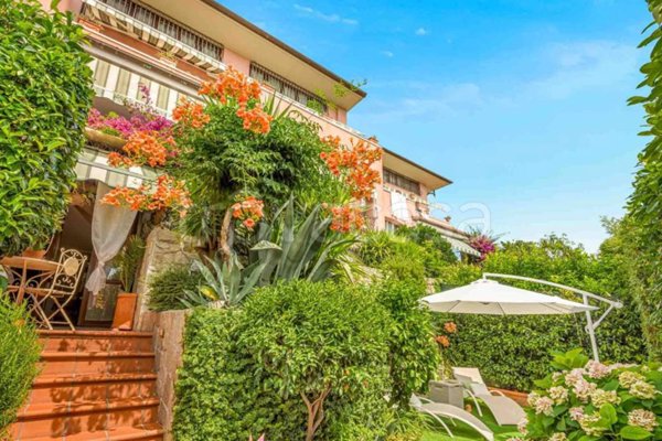 casa indipendente in vendita a Carrara