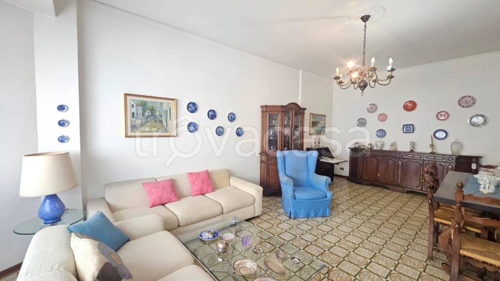appartamento in vendita a Carrara in zona Centro Città