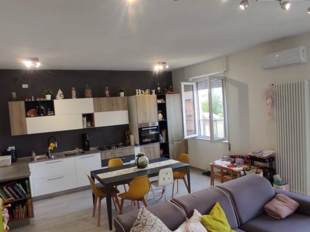 appartamento in vendita a Carrara in zona Avenza