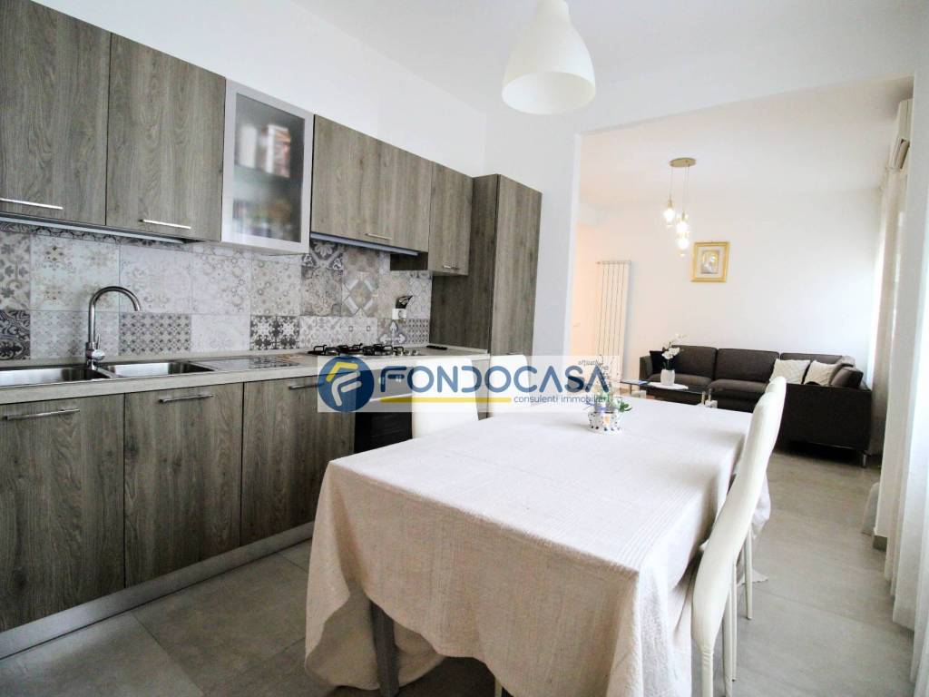 appartamento in vendita a Carrara in zona Marina di Carrara