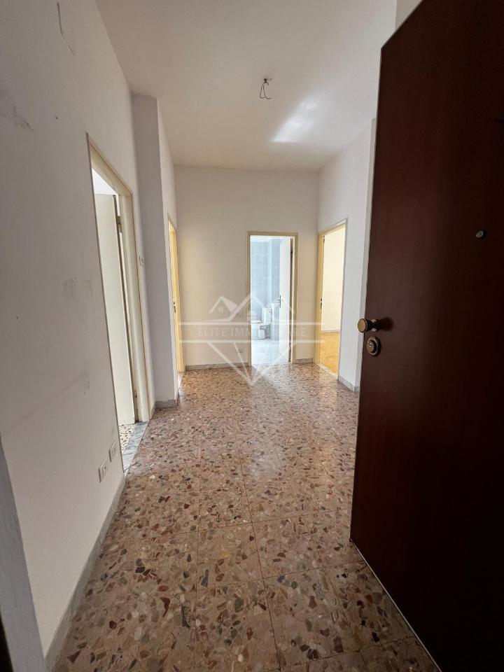 appartamento in vendita a Carrara in zona Marina di Carrara