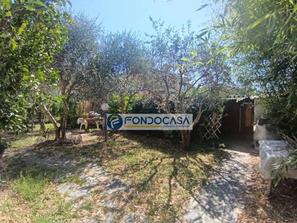 casa indipendente in vendita a Carrara in zona Fossone