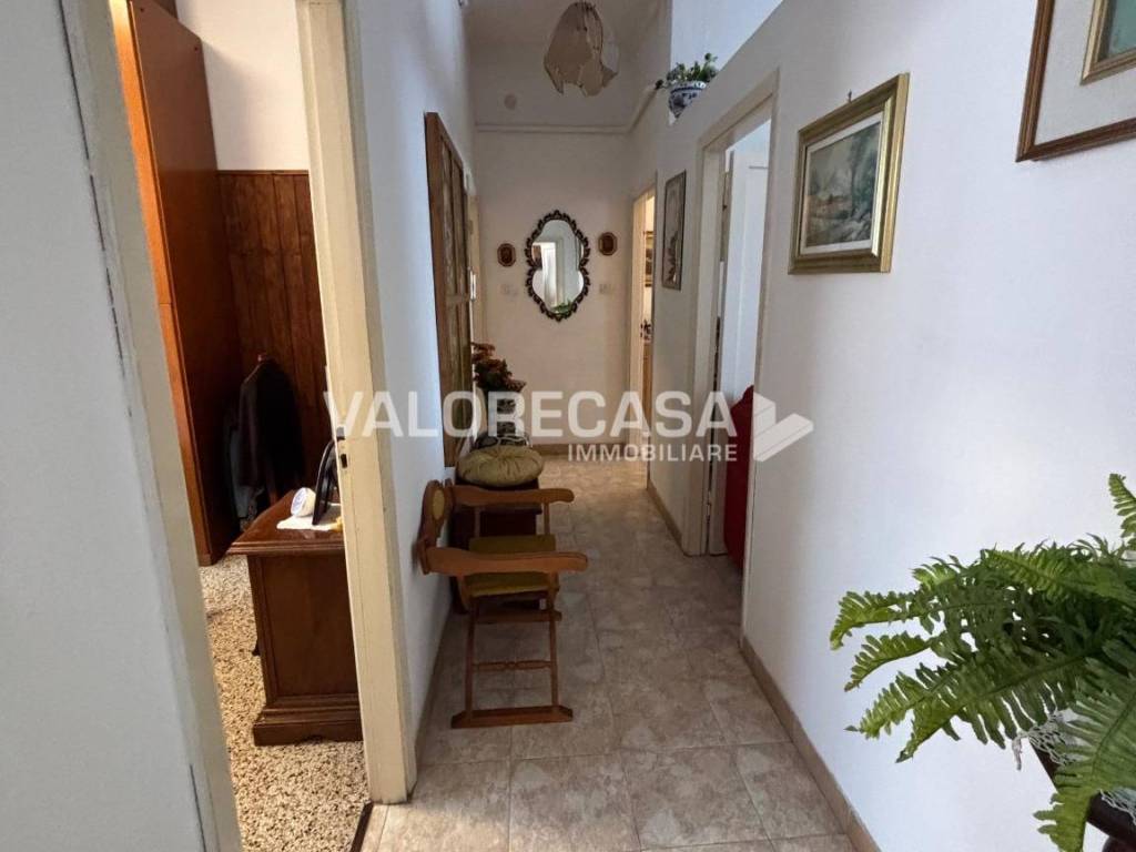 appartamento in vendita a Carrara in zona Bonascola