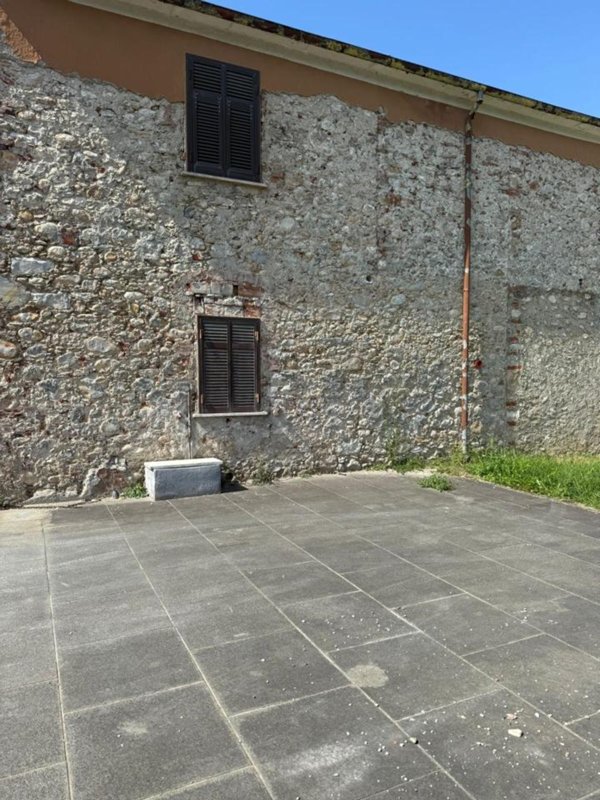 casa indipendente in vendita a Carrara in zona Battilana