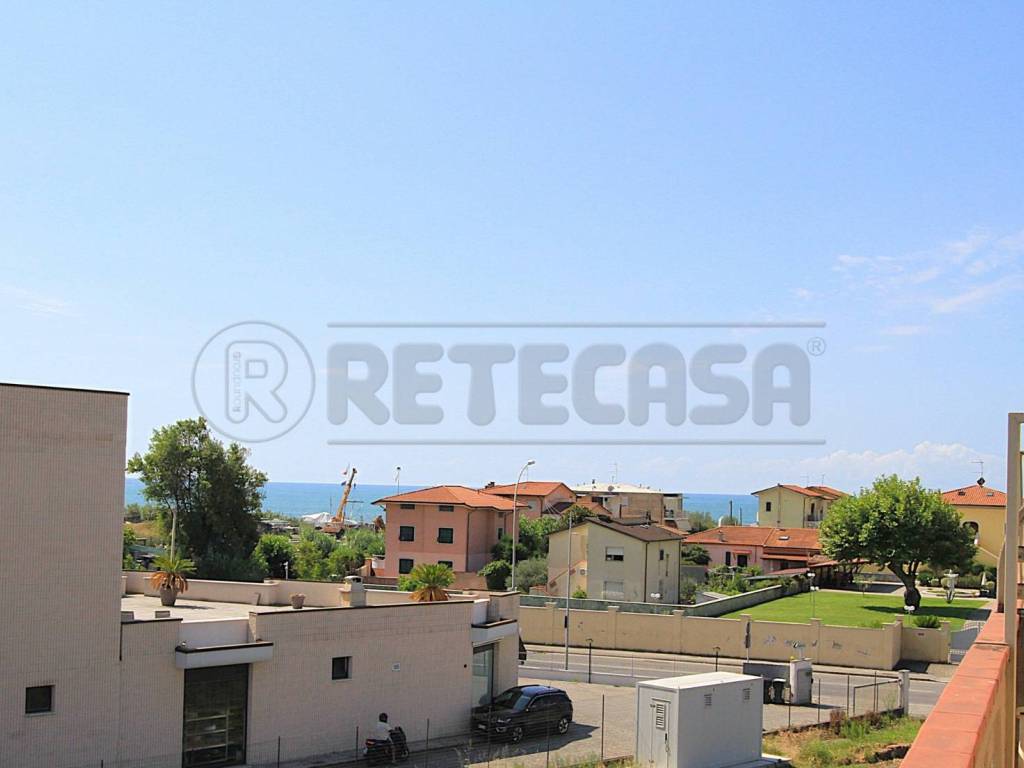appartamento in vendita a Carrara in zona Marina di Carrara