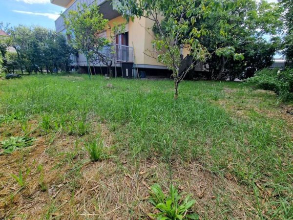 appartamento in vendita a Carrara in zona Marina di Carrara