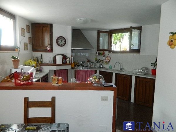 casa indipendente in vendita a Carrara in zona Avenza