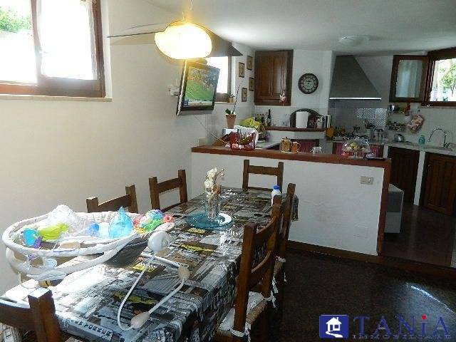 casa indipendente in vendita a Carrara in zona Avenza