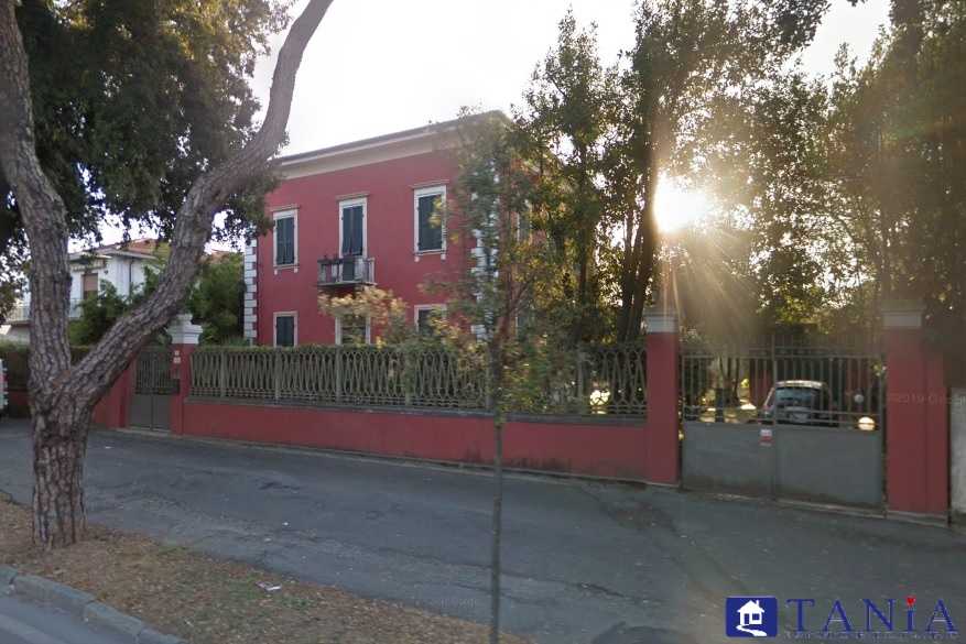 casa indipendente in vendita a Carrara in zona Avenza
