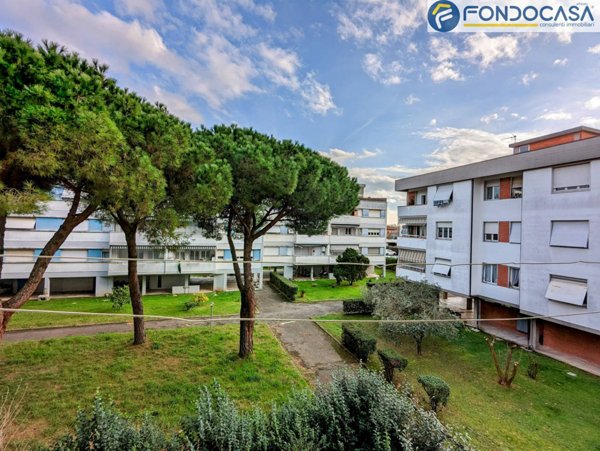 appartamento in vendita a Carrara in zona Avenza