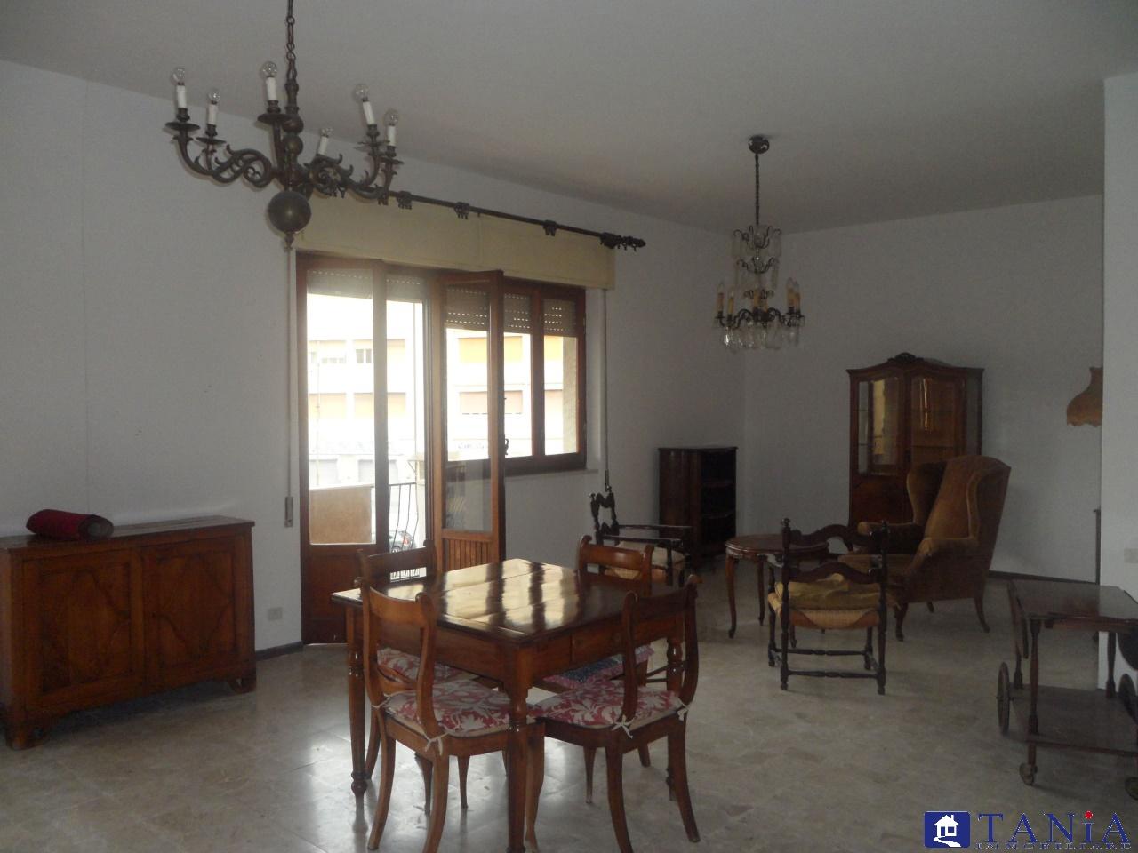 appartamento in vendita a Carrara in zona Avenza