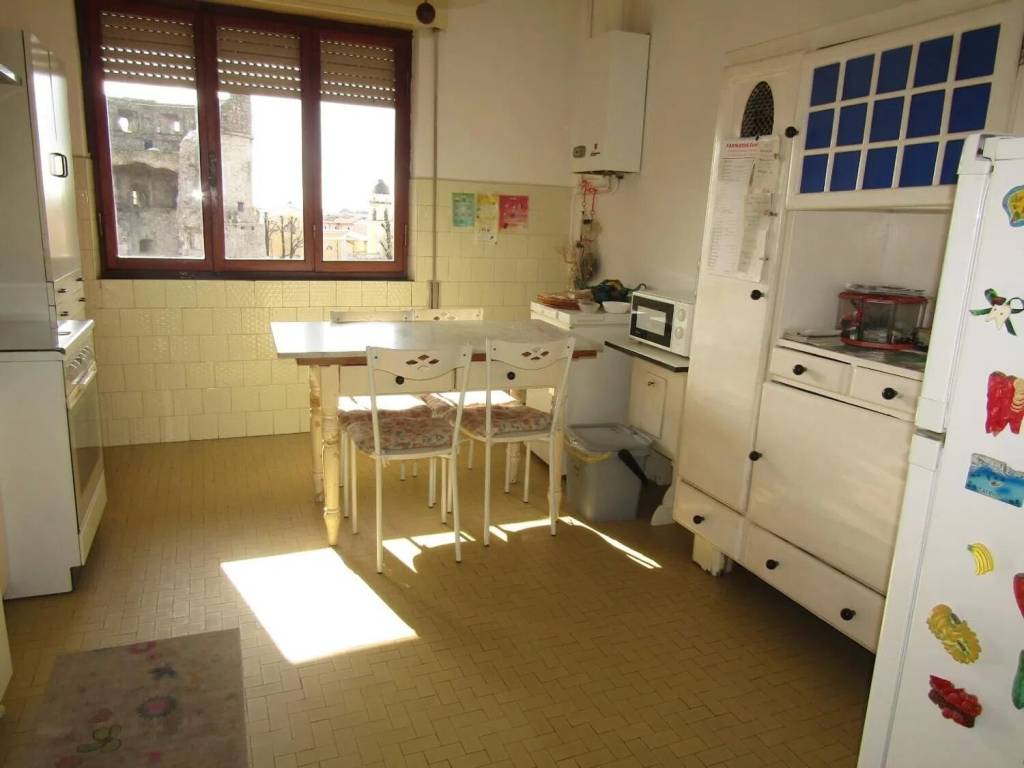 appartamento in vendita a Carrara in zona Avenza