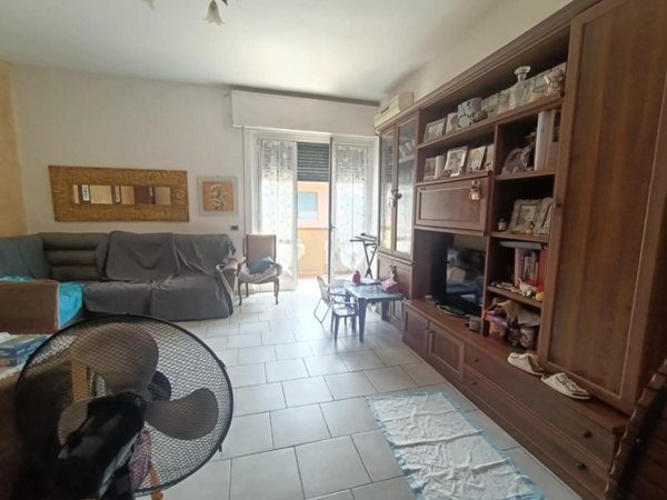 appartamento in vendita a Carrara in zona Marina di Carrara