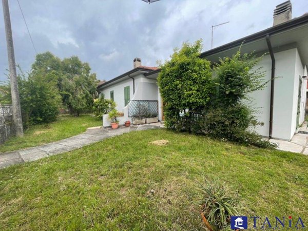 casa indipendente in vendita a Carrara in zona Marina di Carrara