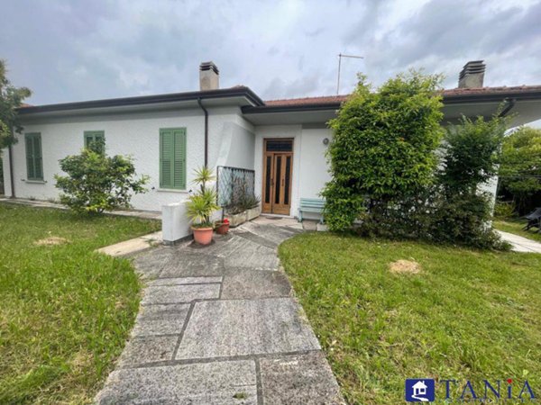 casa indipendente in vendita a Carrara in zona Marina di Carrara