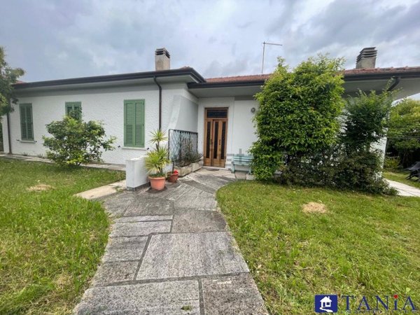 casa indipendente in vendita a Carrara in zona Marina di Carrara
