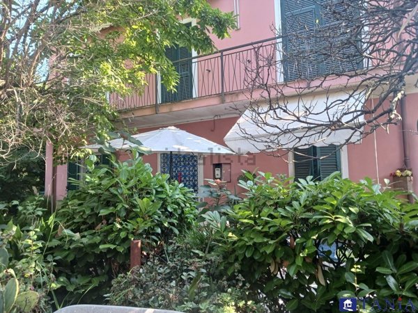 casa indipendente in vendita a Carrara in zona Marasio