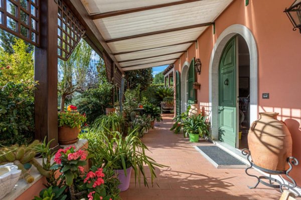 casa indipendente in vendita a Carrara in zona Bonascola