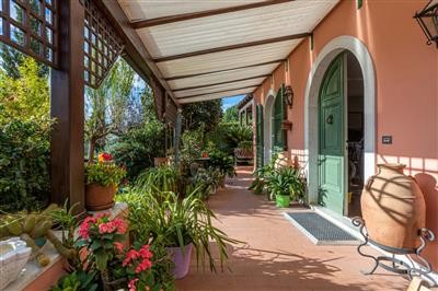 casa indipendente in vendita a Carrara in zona Bonascola