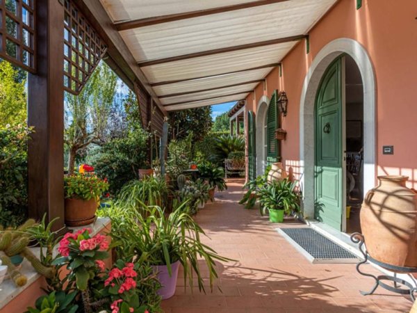 casa indipendente in vendita a Carrara in zona Bonascola