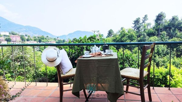 casa indipendente in vendita a Carrara in zona Sorgnano