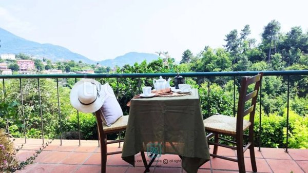 casa indipendente in vendita a Carrara in zona Centro Città