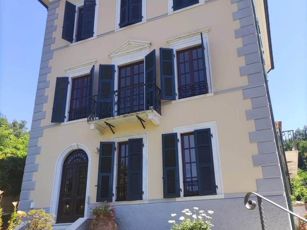 casa indipendente in vendita a Carrara