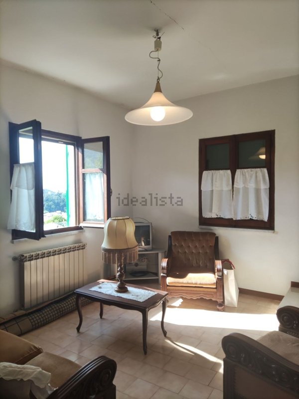 casa indipendente in vendita a Carrara