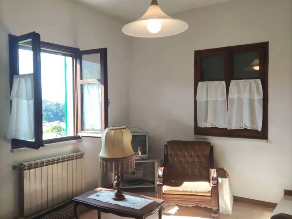 casa indipendente in vendita a Carrara