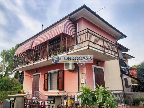 casa indipendente in vendita a Carrara