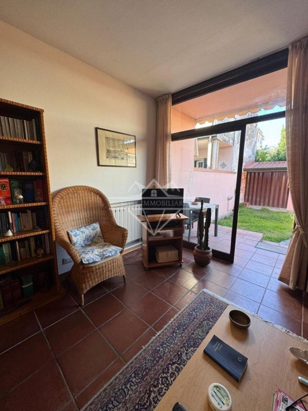 casa indipendente in vendita a Carrara in zona Marina di Carrara