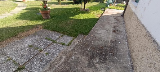 casa indipendente in vendita a Carrara in zona Avenza