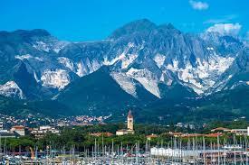 appartamento in vendita a Carrara in zona Avenza